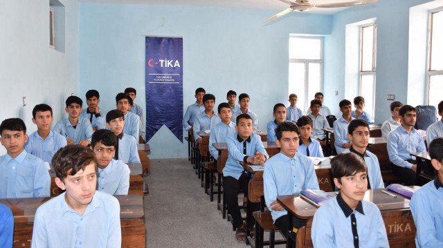 "تيكا" التركية تزود مدرسة في أفغانستان بمستلزمات