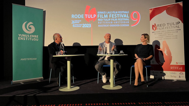 Hollanda'nın çeşitli kentlerinde bu yıl 9'uncusu düzenlenen Kırmızı Lale Film Festivali kapsamında "Dedemin İnsanları" ve "Babam ve Oğlum" gibi filmleri gösterime sunulan yönetmen Çağan Irmak, gösterimin ardından Hollandalı sinemaseverlerle buluştu.
