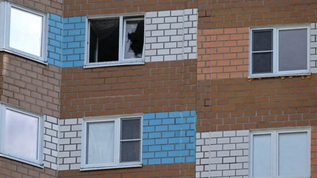 La fenêtre d'un immeuble de plusieurs étages brisée à la suite d'une attaque de drone à Moscou en Russie, le 30 mai 2023. Crédit photo: KIRILL KUDRYAVTSEV / AFP