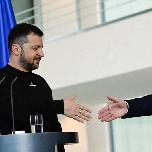 شولتس يبحث هاتفيا مع زيلينسكي الوضع الأمني في أوكرانيا 
