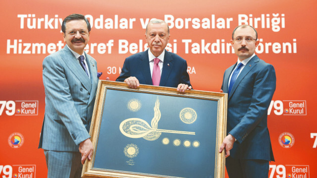 Rifat Hisarcıklıoğlu (solda), Mehmet Muş (sağda).