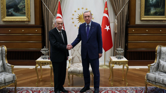 Cumhurbaşkanı Recep Tayyip Erdoğan, Cumhurbaşkanlığı Külliyesi'nde MHP Genel Başkanı Devlet Bahçeli'yi kabul etti.

