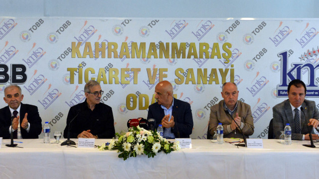 Tarım ve Orman Bakanı Vahit Kirişci, Savunma Sanayii Başkanı İsmail Demir ile TUSAŞ yetkilileri, Kahramanmaraş Ticaret ve Sanayi Odası'nda sanayicilerle bir araya geldi. 