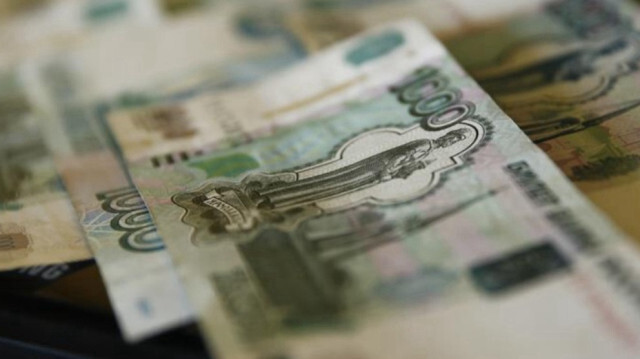 Rusya’nın federal bütçesi bu yılın ilk çeyreğinde 2,4 trilyon ruble (yaklaşık 29 milyar dolar) açık vermişti.