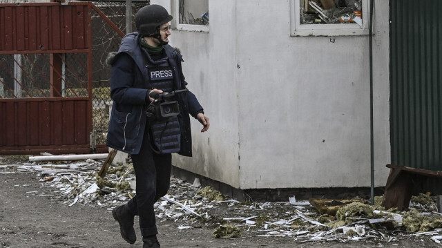 Arman Soldin, journaliste de l'AFP, a été tué par un tir de roquette alors qu'il effectuait un reportage depuis les positions ukrainiennes à Tchassiv Iar, le 9 mai 2023. Crédit photo: ARIS MESSINIS / AFP