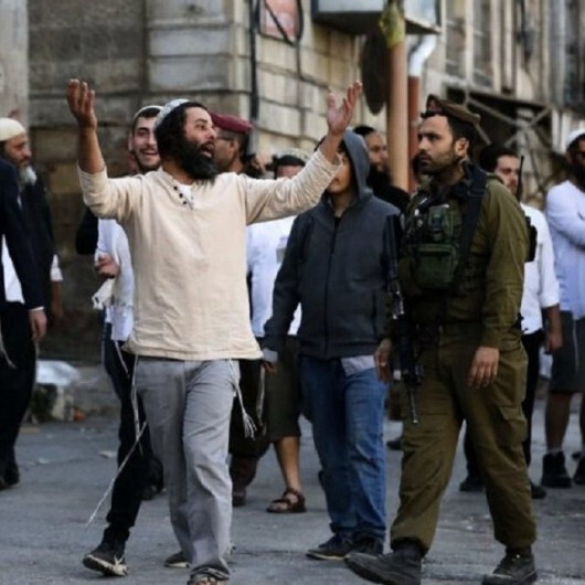 مستوطنون يغلقون مدخل قرية فلسطينية شمالي الضفة