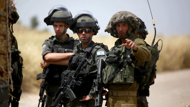 İsrail güçleri işgal altındaki Batı Şeria'da 33 Filistinliyi gözaltına aldı
