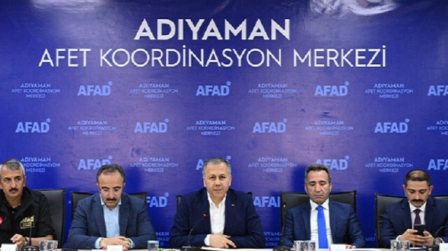 İçişleri Bakanı Ali Yerlikaya, 6 Şubat'ta meydana gelen 7.7 ve 7.6'lık depremlere ilişkin açıklamalarda bulundu. 