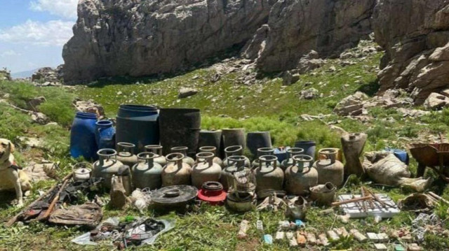 Van'da terör örgütü PKK'ya ait çok sayıda silah ve mühimmat ele geçirildi. 
