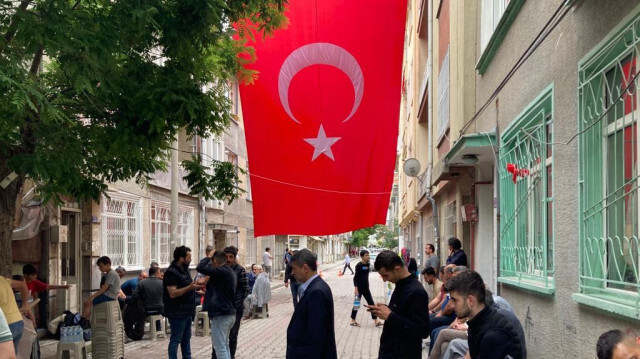 Devant la maison de Cem Ahmet Kaya, à Konya (Türkiye). Crédit Photo: AA