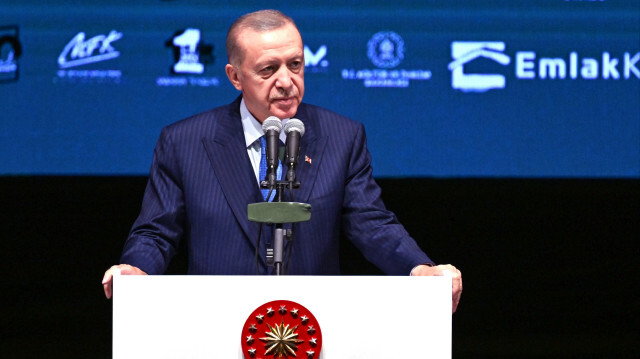 Cumhurbaşkanı Recep Tayyip Erdoğan, Atatürk Kültür Merkezi'nde "40 Yıl, 40 Eser" etkinliği kapsamında "Bir Şiir Bir Hayat / Sakarya Türküsü Dijital Sergisi"nin açılışında konuşma yaptı.