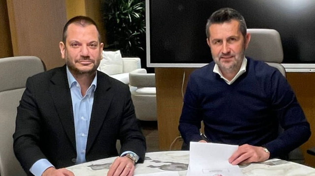 Teknik direktör Nenad Bjelica, Başkan Ertuğrul Doğan'a transfer raporunu sundu.
