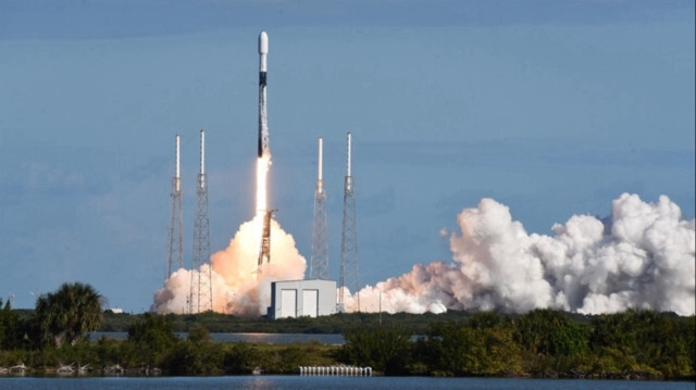 Fırlatılan 52 uydu, dünyada 1,5 milyon kullanıcıya yüksek hız ve düşük gecikmeli geniş bantlı internet sağlayan 4 binden fazla Starlink uydusuna katılacak. 