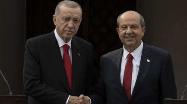 Le Président turc, Recep Tayyip Erdogan avec son homologue de la RTCN, Ersin Tatar. Crédit photo: AA