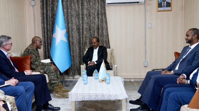 Le Président de la Somalie, Hassan Sheikh et le général Michael E. Langley, commandant du United States Africa Command (AFRICOM). Crédit Photo: @TheVillaSomalia Villa Somalia
(Présidence Somalie)/Twitter