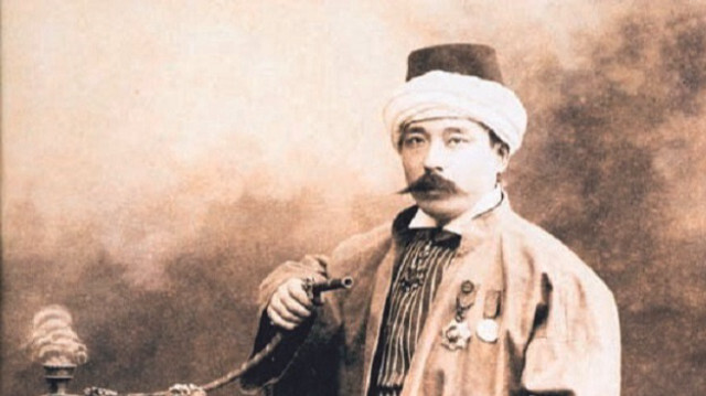 Yamada Torajirō geleneksel Osmanlı kıyafetleriyle