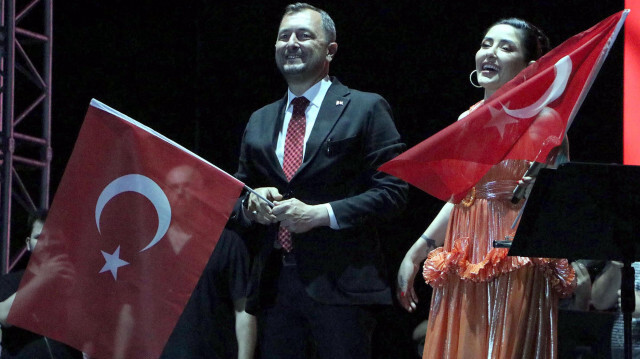 Melek Mosso konseri nedeniyle tepki çeken Süleymanpaşa Belediye Başkanı Cüneyt Yüksel istifa etti.