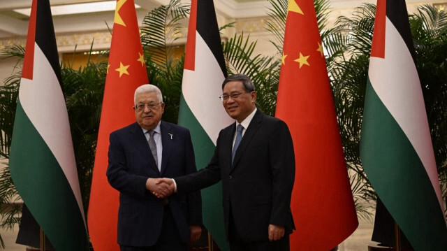 Le Premier ministre chinois, Li Qiang et le Président palestinien, Mahmud Abbas à Pékin. Crédit photo: JADE GAO / POOL / AFP
