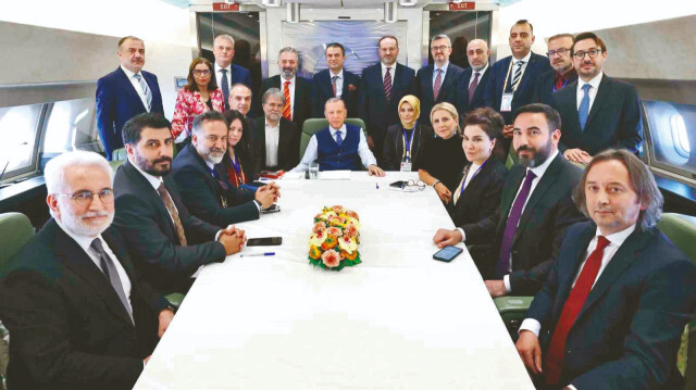 Cumhurbaşkanı Erdoğan, Bakü dönüşü uçakta gazetecilerin sorularını yanıtladı.