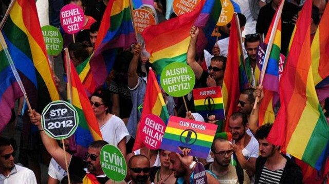 «Голубая» Турция: от принудительного лечения до студенческого гей-клуба