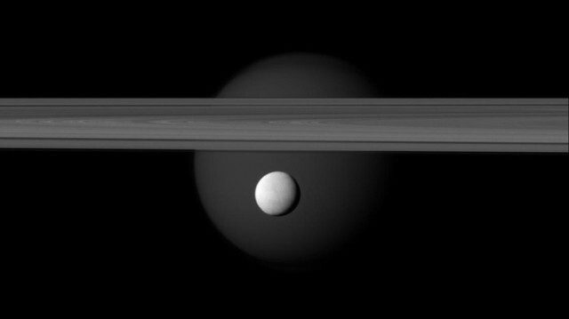 Satürn'ün uydusu Enceladus
