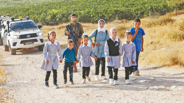 Filistinli öğrenciler.