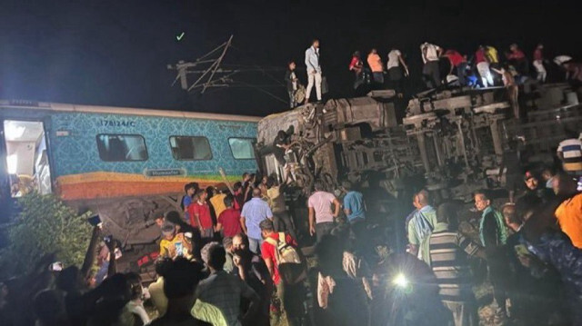 Hindistan'da meydana gelen tren kazasında 50 kişi hayatını kaybetti.