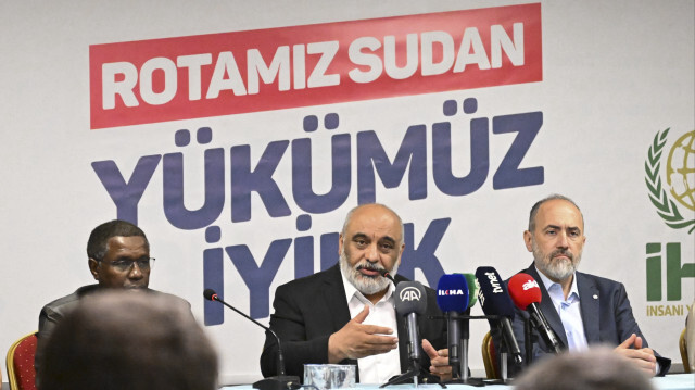 Le président de la Fondation IHH, Bülent Yıldırım et L'ancien vice-président de l'OCI pour l'aide humanitaire, Atta Elmanan Bakhit Alhaj. Crédit Photo: AA