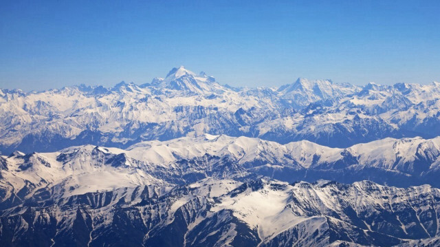 Le sommet du mont Everest, la plus haute montagne du monde avec ses 8 848 mètres, dans la chaîne de l'Himalaya au Népal. Crédit photo: SEBASTIEN BERGER / AFP