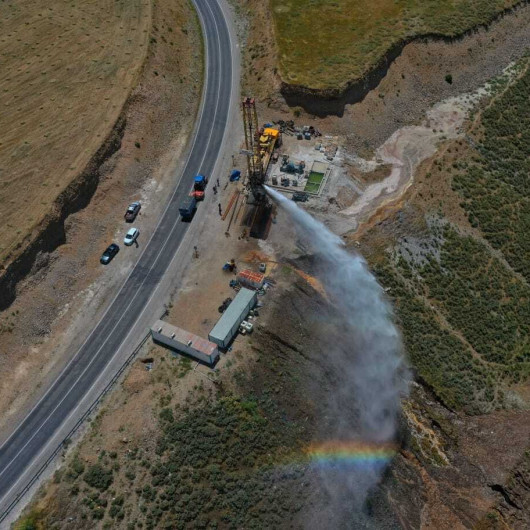 Çalışmalar sonuç verdi: Erciş'te 750 metrede jeotermal su bulundu
