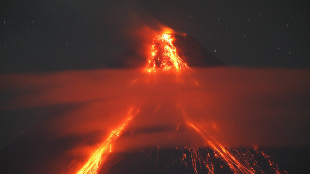 Lava from Philippines' Mayon Volcano extends 2,500 meters through