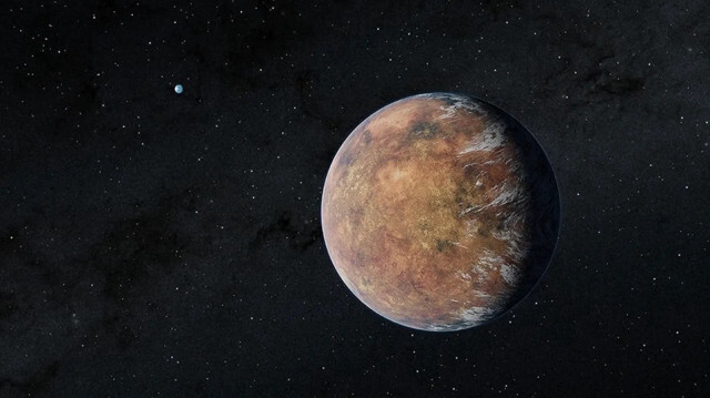 Juno'nun 2016'da göreve başlamasından itibaren Jüpiter'in yörüngesinde 35 kez döndüğü, gezegendeki soluk toz halkaları, "Büyük Mavi Nokta", ekvator yakınındaki manyetik alan ve gezegenin bilinmeyenleri hakkında veri toplamaya devam ettiği belirtildi.