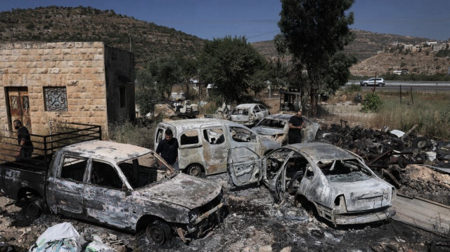 Des voitures brûlées, qui ont été incendiées par des colons israéliens, dans la région d'al-Lubban al-Sharqiya en Cisjordanie. Crédit photo: AHMAD GHARABLI / AFP