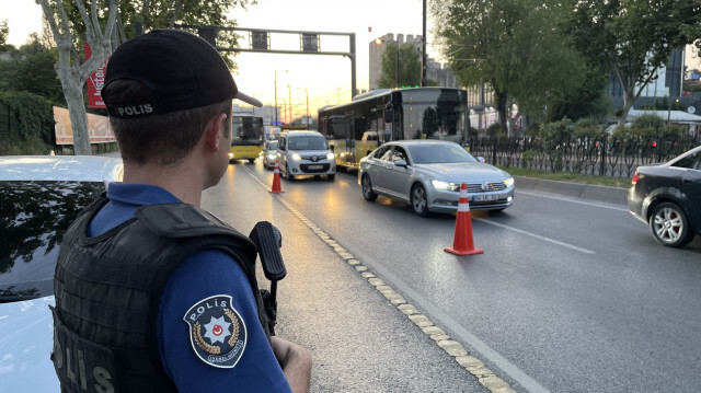 İstanbul Emniyet Müdürlüğü ekipleri, kentin birçok noktasında "Huzur İstanbul Uygulaması" gerçekleştirdi.