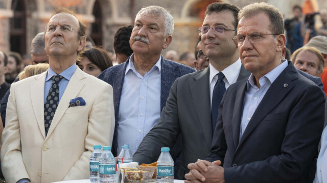 Adana Büyükşehir Belediye Başkanı Zeydan Karalar ve Mersin Büyükşehir Belediye Başkanı Vahap Seçer İstanbul'a gelerek Ekrem İmamoğlu ile birlikte İBB'nin açılış törenine katıldı.