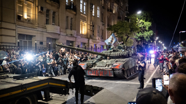 Des membres du groupe Wagner se préparant à quitter le quartier général du district militaire sud pour retourner à leur base de Rostov-sur-le-Don, le 24 juin 2023. Crédit Photo: Roman ROMOKHOV / AFP

