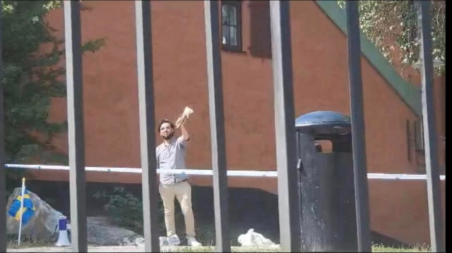 Salwan Momika a mis le feu à un Coran lors d'un rassemblement devant la Grande Mosquée de Stockholm, en Suède, le 28 juin 2023. Crédit photo: AGENCE ANADOLU