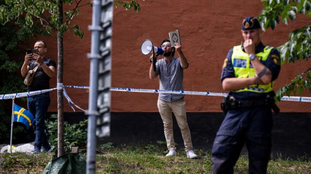 İsveç'in başkenti Stockholm'de Irak asıllı Salwan Momika isimli bir kişi dün Stockholm Camisi önünde polis koruması altında Kur'an-ı Kerim yakmıştı.