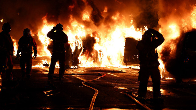 Fransa'da polis ateşiyle bir gencin öldürülmesi nedeniyle binlerce kişi sokaklara döküldü.