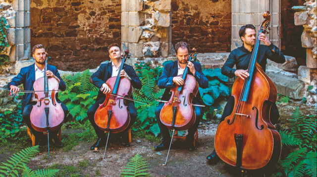 Üç viyolonselci-Jan Zvěřina, Štěpán Švestka ve Michal Haring ile kontrbasçı Tomáš Otevřel’den oluşan Prague Cello Quartet.