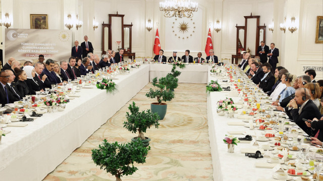 Yeniden Cumhurbaşkanı seçilen Recep Tayyip Erdoğan, Göreve Başlama Törenine katılan liderler onuruna Çankaya Köşkü'nde yemek verdi.


