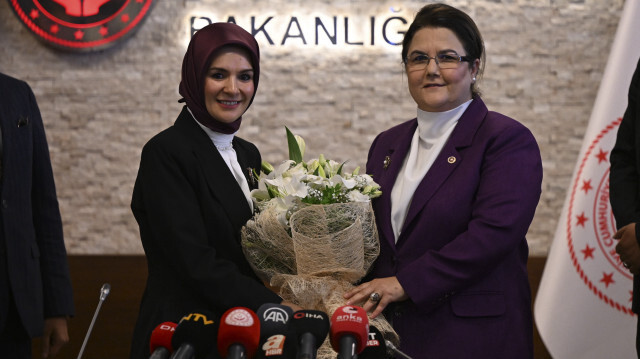 Aile ve Sosyal Hizmetler Bakanı Mahinur Özdemir Göktaş, görevi törenle Derya Yanık'tan devraldı.
