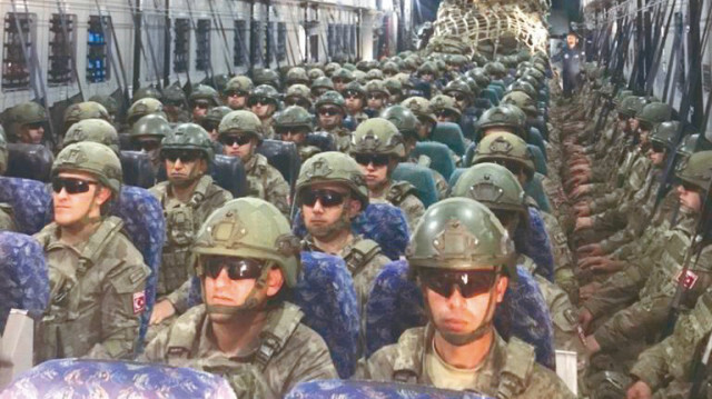 Kosova’nın kuzeyindeki Arnavutlar ile Sırplar arasında gerilim yükselirken Türk askeri, NATO Kosova Gücü (KFOR) kapsamında ülkeye komando taburu gönderdi.