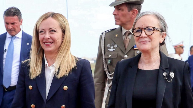 La Première ministre tunisienne, Najla Bouden (D) reçoit son homologue italienne, Giorgia Meloni (G), à Tunis en Tunisie. Crédit Photo: Service de presse du gouvernement tunisien / AFP