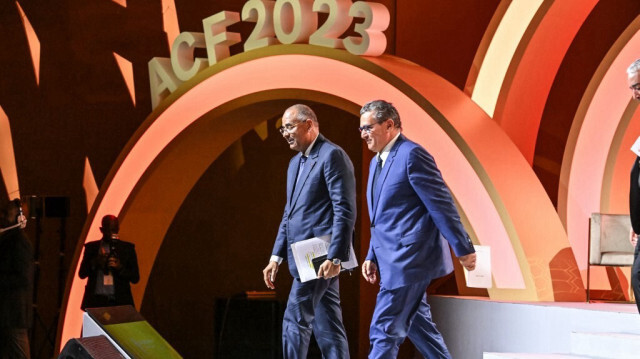 Le Premier ministre marocain, Aziz Akhannouch (à droite) et le Premier ministre de Côte d'Ivoire, Patrick Achi (à gauche) au Africa CEO Forum à Abidjan. Issouf SANOGO / AFP