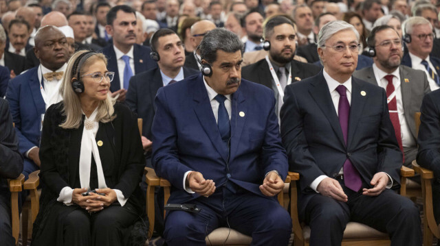 Venezuela Devlet Başkanı Nicolas Maduro duaya eşlik etmişti.