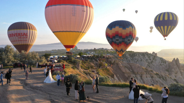 Cette vue montre le lancement de montgolfières, dans la région historique de la Cappadoce en Turkiye. Crédit photo: AA