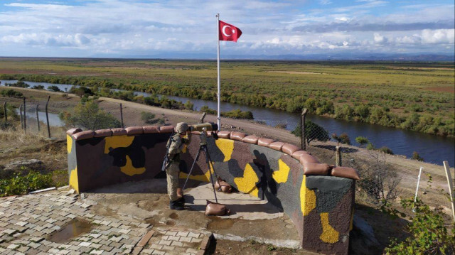 Şahıslardan ikisinin PYD/YPG, birinin de FETÖ terör örgütü mensubu olduğu belirlendi.