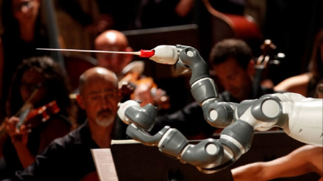 Güney Kore'de bir robot ilk kez orkestra yönetecek.