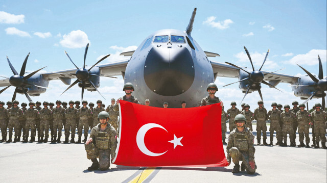 Türk Komanda Taburu, NATO'nun talebi sonrası Kosova'ya intikal etti. 